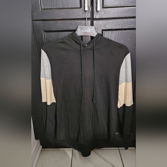 Soft & Lightweight Thin Hooded Top - Picture 2 of 6